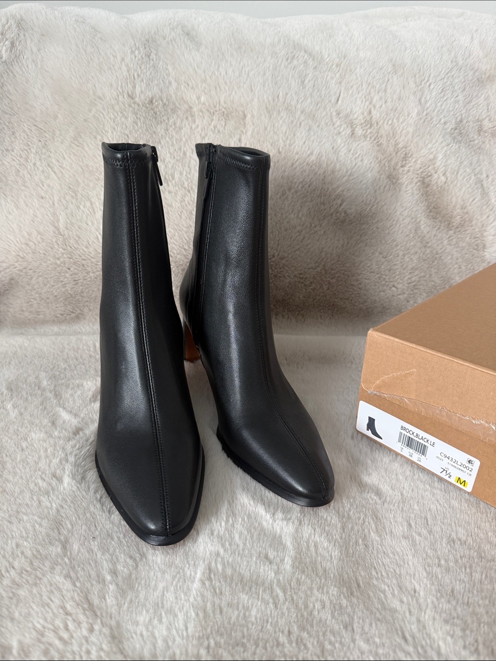 Vince Brock Black Pointed Toe Leather Ankle Boots